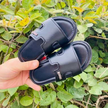 Dép Lê Bé Trai và Gái Da Cao Cấp Đế Đúc Trống Trơn, Trượt Da Mềm, Size 22-36 Giá 109k 3 Dép Lê Bé Trai và Gái Da Cao Cấp Đế Đúc Trống Trơn, Trượt Da Mềm, Size 22-36 Giá 109k 3