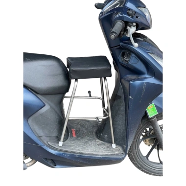 Ghế bé lớn trên 40kg, không tựa, đi xe máy ga - inox, yên nệm đen, giá 195k