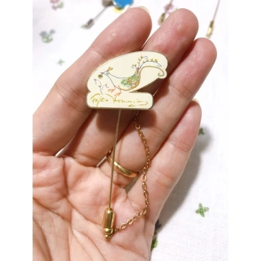 Ghim cài áo dáng dài chất liệu bền, giá chỉ 15.000 VND khuyến mãi đặc biệt 9
