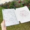 Giảm giá Bao da iPad F&X Y Fold Alice Bear - Tương thích iPad Pro 2.024, Air 6/5, iPad 7‑9, 13 inch, giá 266.125 VND