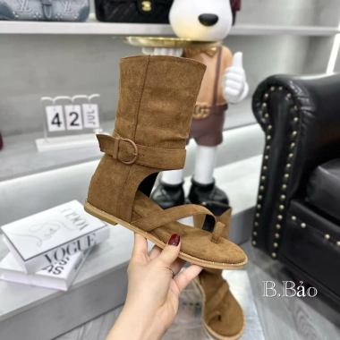 Giày bốt xỏ ngón da lộn màu nâu size lẻ - Giá ưu đãi 310.000 VNĐ 5