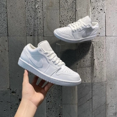 Giày Chính Hãng Jordan Triple White Flex Shoes – Màu Trắng, Giá 2.5 Triệu