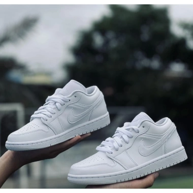 Giày Chính Hãng Jordan Triple White Flex Shoes – Màu Trắng, Giá 2.5 Triệu