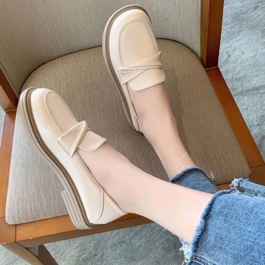 Giày đế đốc nữ da mềm êm, phong cách Hàn Quốc, size 130, giảm còn 95.000₫ 3 Giày đế đốc nữ da mềm êm, phong cách Hàn Quốc, size 130, giảm còn 95.000₫ 3