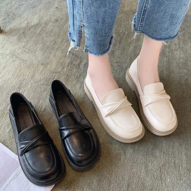 Giày đế đốc nữ da mềm êm, phong cách Hàn Quốc, size 130, giảm còn 95.000₫ 9 Giày đế đốc nữ da mềm êm, phong cách Hàn Quốc, size 130, giảm còn 95.000₫ 9