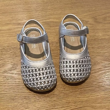 Giày sandal công chúa dệt rỗng bé gái mùa hè - Đế caosu, quai PVC mềm 79.000 VND 5 Giày sandal công chúa dệt rỗng bé gái mùa hè - Đế caosu, quai PVC mềm 79.000 VND 5
