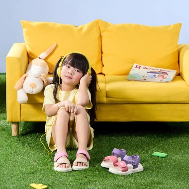 Giày sandal Mario quai ngang nữ trẻ em, Velcro màu hồng tím, không thấm nước, thoải mái