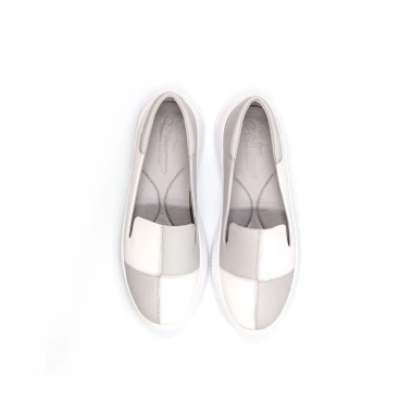 Giày Sneaker Nữ Tomoyo Da Microfiber Hoạ Tiết Sọc Caro SIÊU CÁ TÍNH Giá 467.500₫ 5