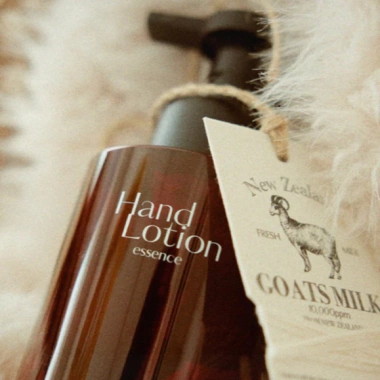 Hetras Nước Hoa Tay Lotion 515ml - Dưỡng ẩm sâu, mùi hương lâu trôi Bombshell Gỗ khách sạn, giảm giá 450.978₫ 3