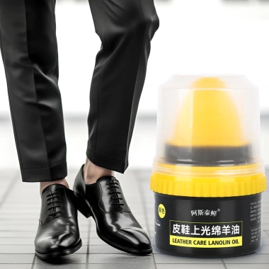 Kem dưỡng giày sáng bóng có bàn chải - Tiết kiệm lao động, giá ưu đãi 86,400₫