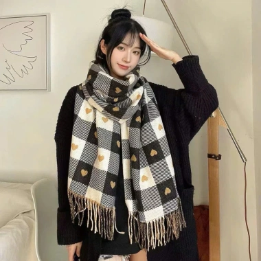 Khăn Choàng Cổ Len Nữ Caro Trái Tim - Thời Trang Bốn Mùa, Giữ Ấm, Phối Đồ, 117.800₫