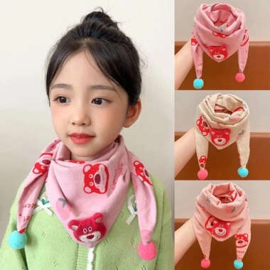 Khăn quàng cổ họa tiết gấu dâu cotton hai lớp thời trang thu đông cho bé, giá chỉ 58.435₫