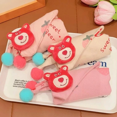 Khăn quàng cổ họa tiết gấu dâu cotton hai lớp thời trang thu đông cho bé, giá chỉ 58.435₫ 4 Khăn quàng cổ họa tiết gấu dâu cotton hai lớp thời trang thu đông cho bé, giá chỉ 58.435₫ 4