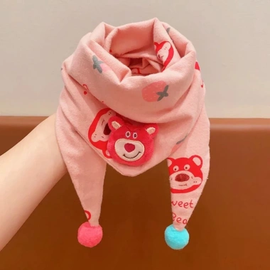 Khăn quàng cổ họa tiết gấu dâu cotton hai lớp thời trang thu đông cho bé, giá chỉ 58.435₫