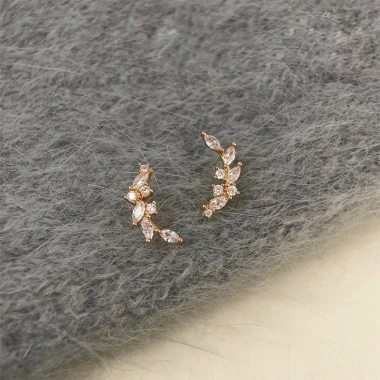 Khuyên Tai Bạc 925 Mạ Vàng Đá Bông Tai Vòng Cung SUMMERY Giá Cực Sốt 160K 9 Khuyên Tai Bạc 925 Mạ Vàng Đá Bông Tai Vòng Cung SUMMERY Giá Cực Sốt 160K 9