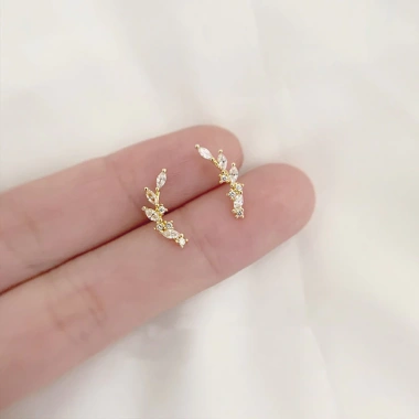Khuyên Tai Bạc 925 Mạ Vàng Đá Bông Tai Vòng Cung SUMMERY Giá Cực Sốt 160K 10 Khuyên Tai Bạc 925 Mạ Vàng Đá Bông Tai Vòng Cung SUMMERY Giá Cực Sốt 160K 10