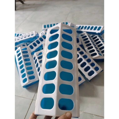 Máng ăn gà con Rutin 16 lỗ chống bới - Giá chỉ 25.000đ, tiết kiệm ngay 2 Máng ăn gà con Rutin 16 lỗ chống bới - Giá chỉ 25.000đ, tiết kiệm ngay 2