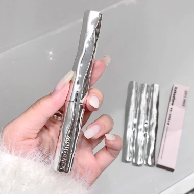 Mascara xoăn lông mi mở rộng - Đánh bật mi mắt cho cô gái, giá chỉ 47.410 VND 7