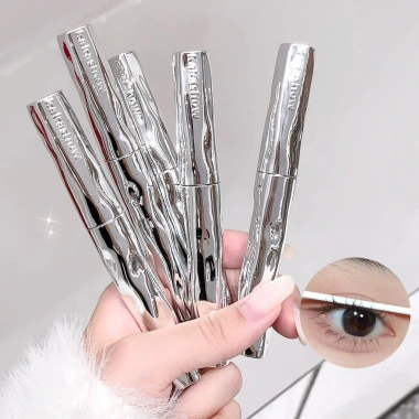 Mascara xoăn lông mi mở rộng - Đánh bật mi mắt cho cô gái, giá chỉ 47.410 VND 10