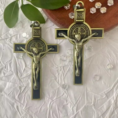 Mặt dây chuyền Thánh Benedict Cross Charm trừ tà - 5 chiếc vòng cổ Mân Côi, giá 125.950₫ 4