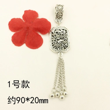 Mặt dây chuyền và vòng tay tua rua thiết kế hoa nở, khóa cá sấu chắc chắn - Giá chỉ 52.026đ