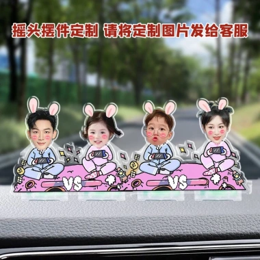 Mô hình standee lắc đầu gia đình 3, 4, 5, 6 người (chạy pin) in hình theo yêu cầu quà tặng bạn bè, người thân_ĐH 10 Mô hình standee lắc đầu gia đình 3, 4, 5, 6 người (chạy pin) in hình theo yêu cầu quà tặng bạn bè, người thân_ĐH 10
