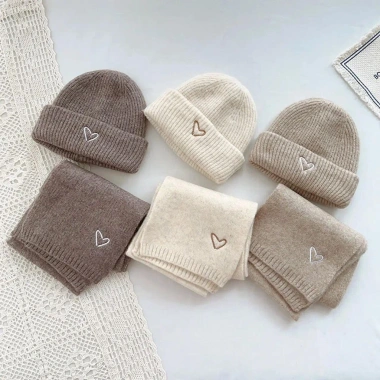 Mũ thêu trái tim dệt kim bé gái, len màu trơn, móc bonnet, giảm còn 56.900₫ 2 Mũ thêu trái tim dệt kim bé gái, len màu trơn, móc bonnet, giảm còn 56.900₫ 2