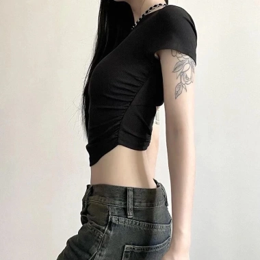 Mua 2 áo tặng dây chuyền – Áo Croptop cổ vuông 2 khoen lưng mút ngực 94.050₫