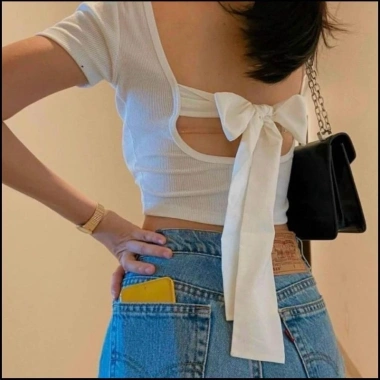 Mua 2 áo tặng dây chuyền – Áo Croptop cổ vuông 2 khoen lưng mút ngực 94.050₫