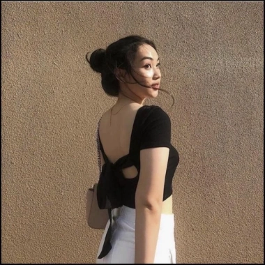 Mua 2 áo tặng dây chuyền – Áo Croptop cổ vuông 2 khoen lưng mút ngực 94.050₫
