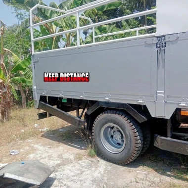 Nhãn dán phản quang KEEP DISTION - Đề can chống nước cho xe máy - ô tô - xe tải 23x5 cm 4 Nhãn dán phản quang KEEP DISTION - Đề can chống nước cho xe máy - ô tô - xe tải 23x5 cm 4