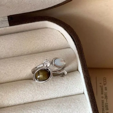 Nhẫn mắt đá nâu 2 lớp Zircon, vòng thép không gỉ, mở thanh lịch, giá 50.600₫ 5 Nhẫn mắt đá nâu 2 lớp Zircon, vòng thép không gỉ, mở thanh lịch, giá 50.600₫ 5