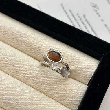 Nhẫn mắt đá nâu 2 lớp Zircon, vòng thép không gỉ, mở thanh lịch, giá 50.600₫ 6 Nhẫn mắt đá nâu 2 lớp Zircon, vòng thép không gỉ, mở thanh lịch, giá 50.600₫ 6