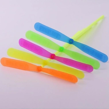 Quà Tặng Đồ Chơi Chong Chóng Nhựa Cho Bé – Giá 8.999₫, An Toàn, Gợi Nhớ Tuổi Thơ
