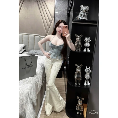 Quần Bò Loe Nạm Đá Co Dãn - Siêu Xịn Giá 590.000 Giảm Sốc, Hàng QC