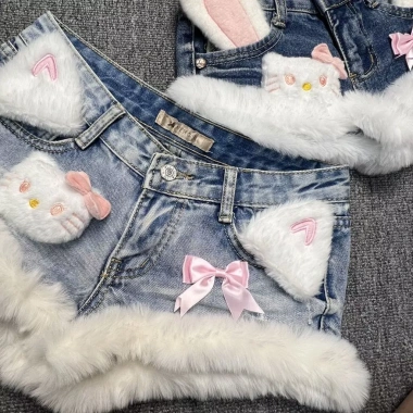 Quần Denim Lông Phong Y2K KittyVintage – Thiết Kế Thoáng Mát, Giá Chỉ 496.800₫