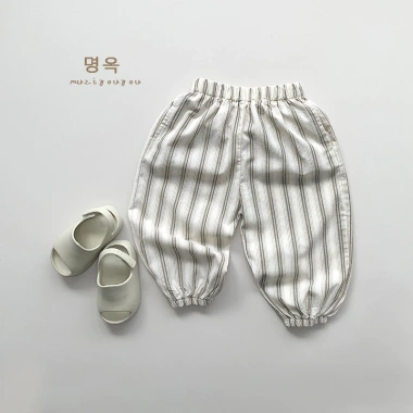 Quần đũi dài chống muỗi mùa hè cho bé trai & bé gái – Đơn giản, chỉ 226.800₫ 4 Quần đũi dài chống muỗi mùa hè cho bé trai & bé gái – Đơn giản, chỉ 226.800₫ 4