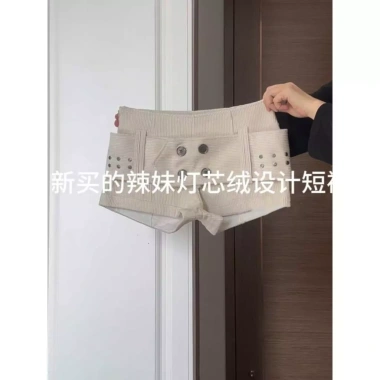 Quần ngắn corduroy phong cách Mỹ Y2K gợi cảm, giá 659.232₫, phù hợp mùa thu đông