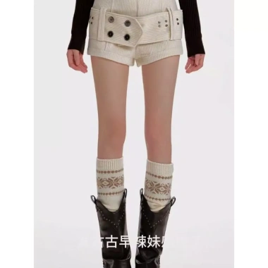Quần ngắn corduroy phong cách Mỹ Y2K gợi cảm, giá 659.232₫, phù hợp mùa thu đông 2 Quần ngắn corduroy phong cách Mỹ Y2K gợi cảm, giá 659.232₫, phù hợp mùa thu đông 2