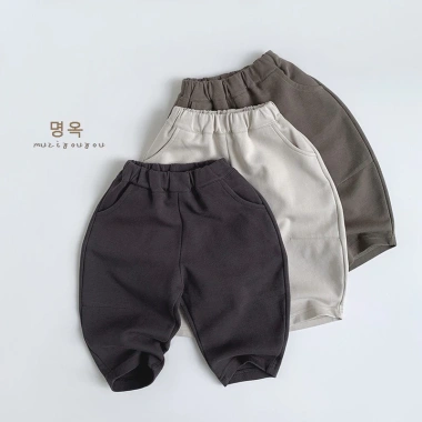 Quần nỉ dài ống rộng S62 mềm thoải mái, dày dặn cho bé trai và bé gái mùa thu đông 2 Quần nỉ dài ống rộng S62 mềm thoải mái, dày dặn cho bé trai và bé gái mùa thu đông 2