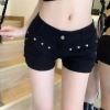 Quần short denim đinh tán hông đen phong cách Y2K ngọt ngào mùa hè siêu mát giá ưu đãi 220k 3