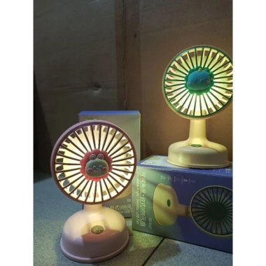 Quạt Tích Điện Cute cho Bé Yêu - Siêu Nhẹ, Pin Lâu, Giá Ưu Đãi 64.344 VND