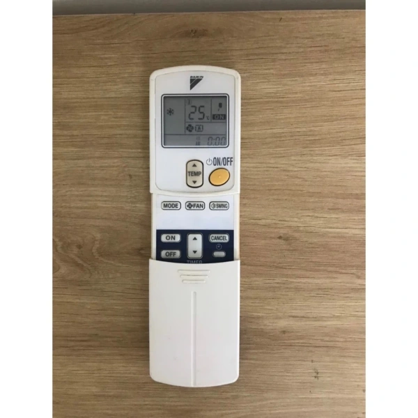 Cách lắp đặt và sử dụng Remote Daikin ARC423A5 cho TV Daikin một cách nhanh chóng