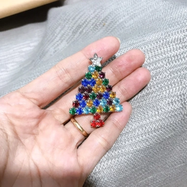 Sản phẩm Noel đa dạng, giá ưu đãi 20.000 VND giảm từ 25.600 VND, quà tặng Giáng sinh