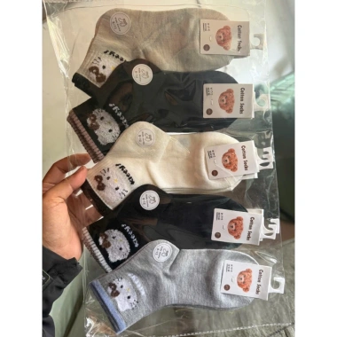 Set 10 đôi vớ cổ trung bé gái Hello Kitty trắng xám đen - Siêu cute, chỉ 78.800₫
