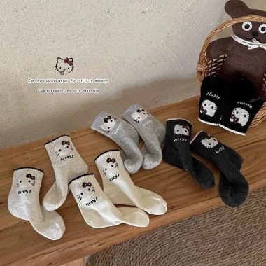 Set 10 đôi vớ cổ trung bé gái Hello Kitty trắng xám đen - Siêu cute, chỉ 78.800₫