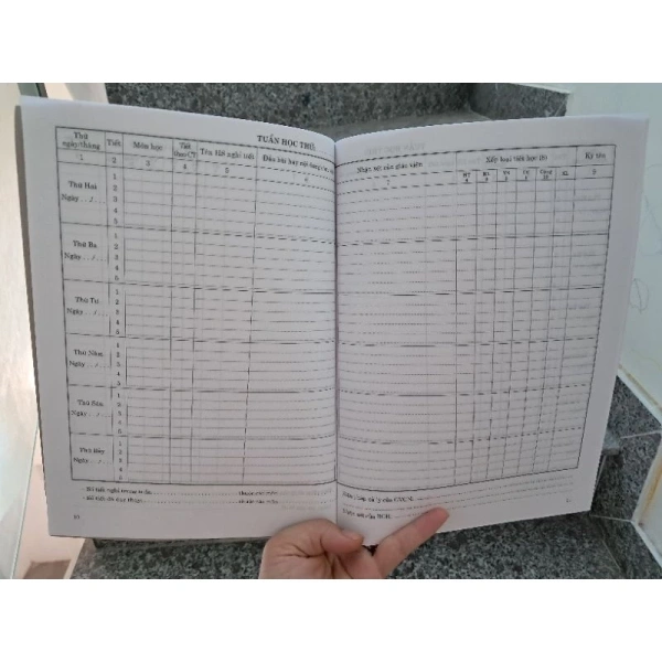 Trải nghiệm thực tế với sổ ghi đầu bài THCS mẫu chuẩn Hà Nội – Đánh giá chi tiết từ học sinh