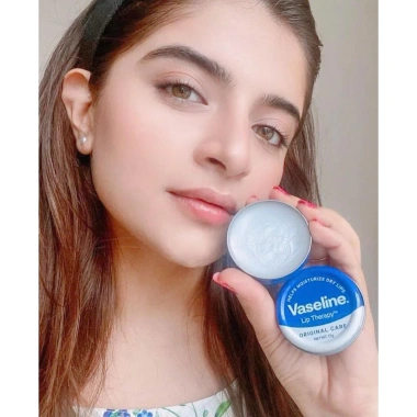 Son Dưỡng Môi Vaseline Rosy Lips 20g - Dưỡng ẩm sâu, màu hồng tự nhiên, chỉ 95.000₫