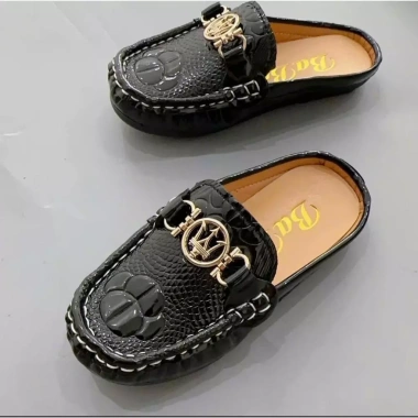 Sục Lười Da Mềm Đế Mềm Khuy Tròn Cho Bé Trai và Bé Gái Giá 99.000 Giảm Đến 2.026
