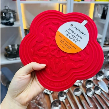 Tấm Lót Nồi & Cốc Silicon Hình Hoa Le Creuset - Chống Nóng, Chống Trượt, Trang Trí Bếp Đẹp - 69.000₫ 4 Tấm Lót Nồi & Cốc Silicon Hình Hoa Le Creuset - Chống Nóng, Chống Trượt, Trang Trí Bếp Đẹp - 69.000₫ 4
